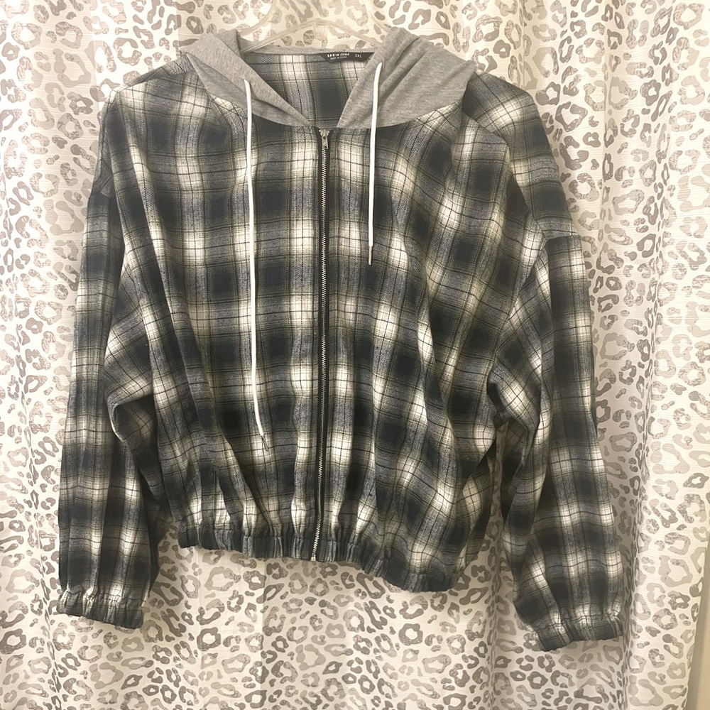 SHEIN CROPPED FLANNEL WITH HOOD! NEVER WORN!